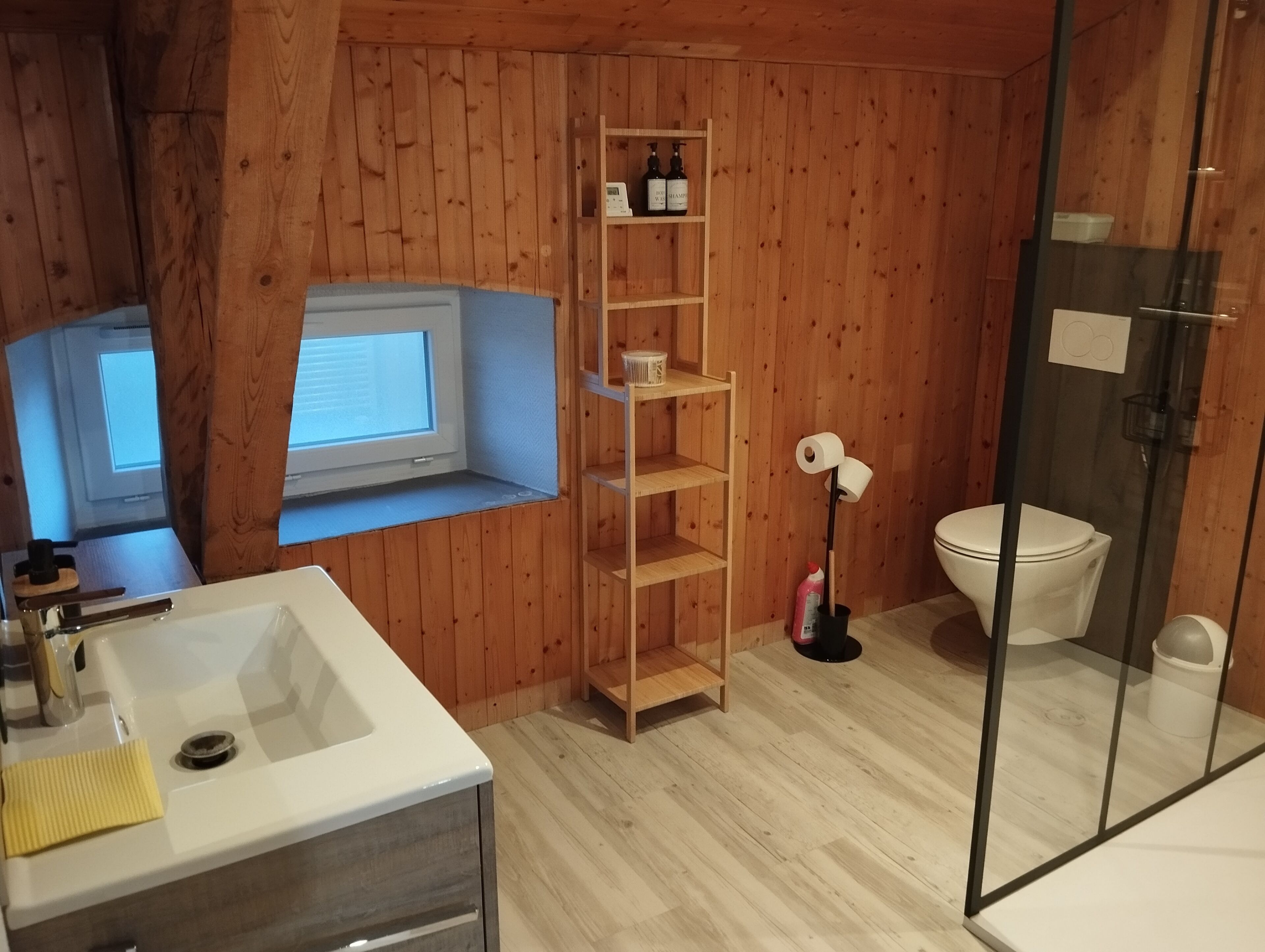 Een douche, een haardroger, zeep