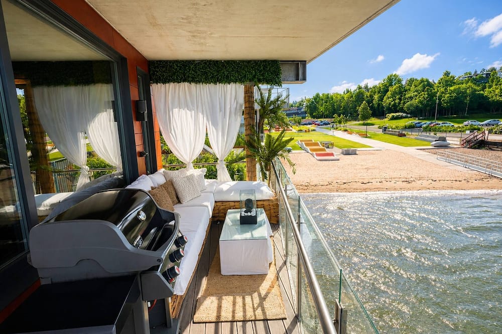 Luxurious Central Tønsberg Apartment Located on the City Beach