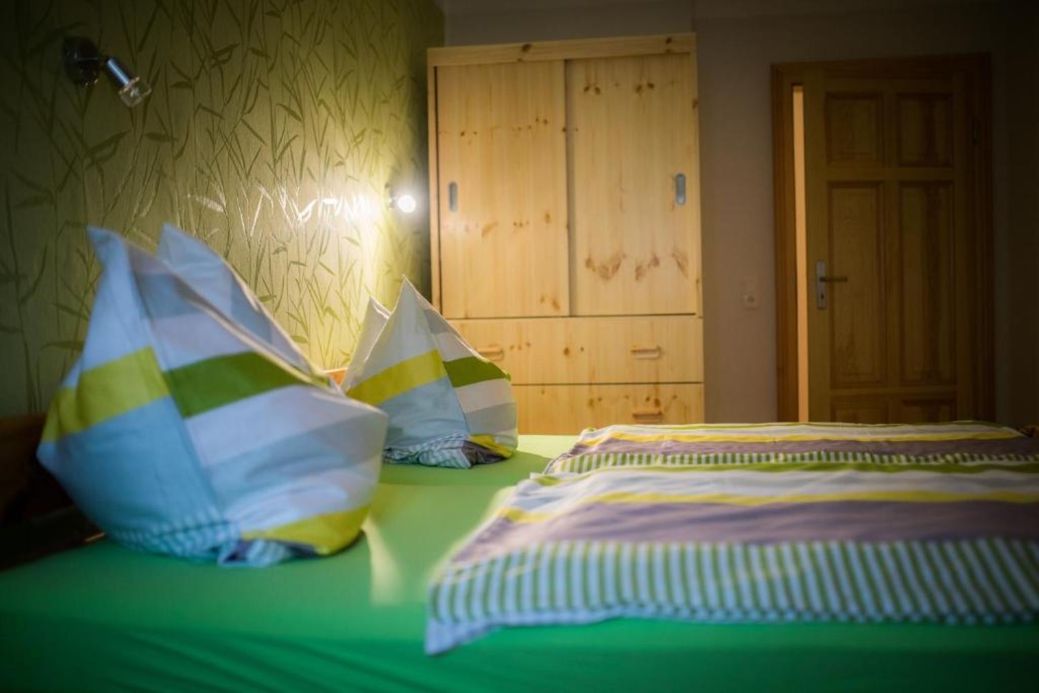 Bügeleisen/Bügelbrett, Reisekinderbett, WLAN, Bettwäsche