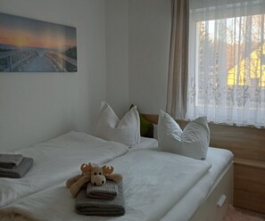 Room - Apotheke Vacation Rental - Silberseehaus in the Mortka Recreation Oasis (Lohsa)