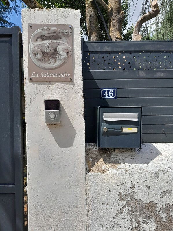 Exterior detail - Vrbo Property (Chisseaux)