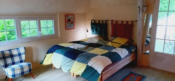 Room - La Salamandre Vacation Rental, consisting of two houses. Farm built by Francis I in 1537 (Chisseaux)
