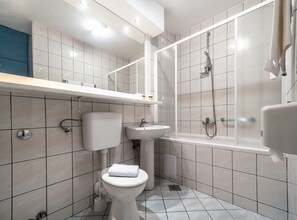 Apartment | Bathroom - Hotel Issa - Quadruple Room Sea View (Vis)
