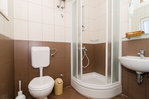 Apartment | Badezimmer | Dusche, Haartrockner