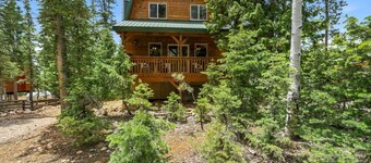 Basecamp Adventures with Firepit, BBQ, Sleeps up to 15