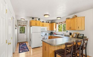 Coffee/tea maker, fridge, microwave, oven