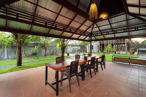Outdoor dining - Authentic Khmer Home • Pavilion & Tropical Garden (Krong Siem Reap)