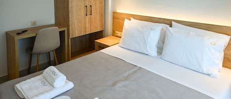 2 chambres, fer et planche à repasser, Wi-Fi gratuit, draps fournis