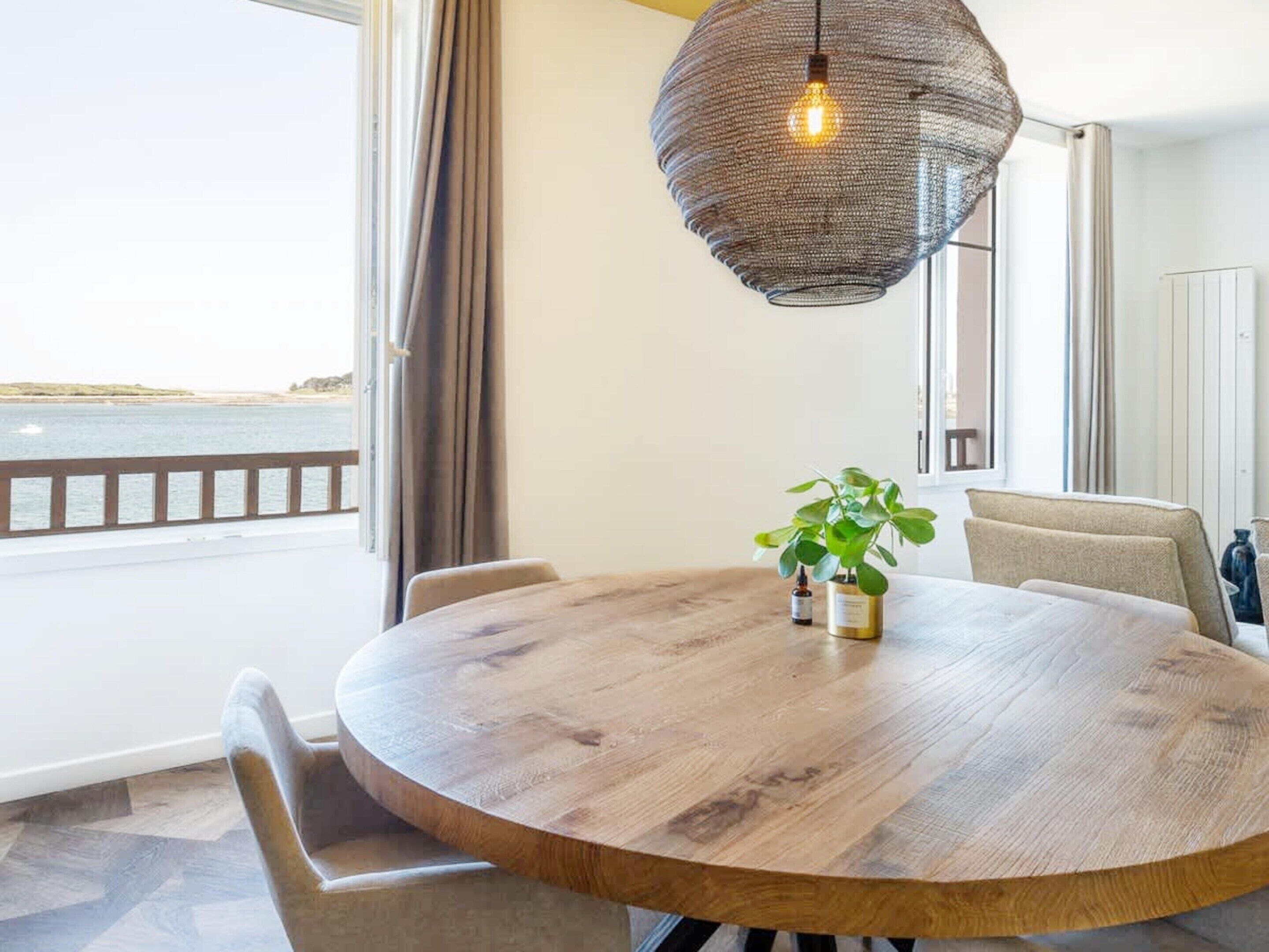 Apartment | Dining
