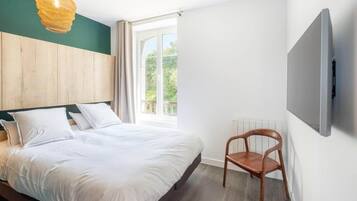 Apartment | 2 bedrooms, iron/ironing board, bed sheets