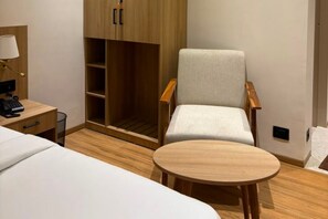 Quarto luxo | Espaço de trabalho para notebook, Wi-Fi de cortesia