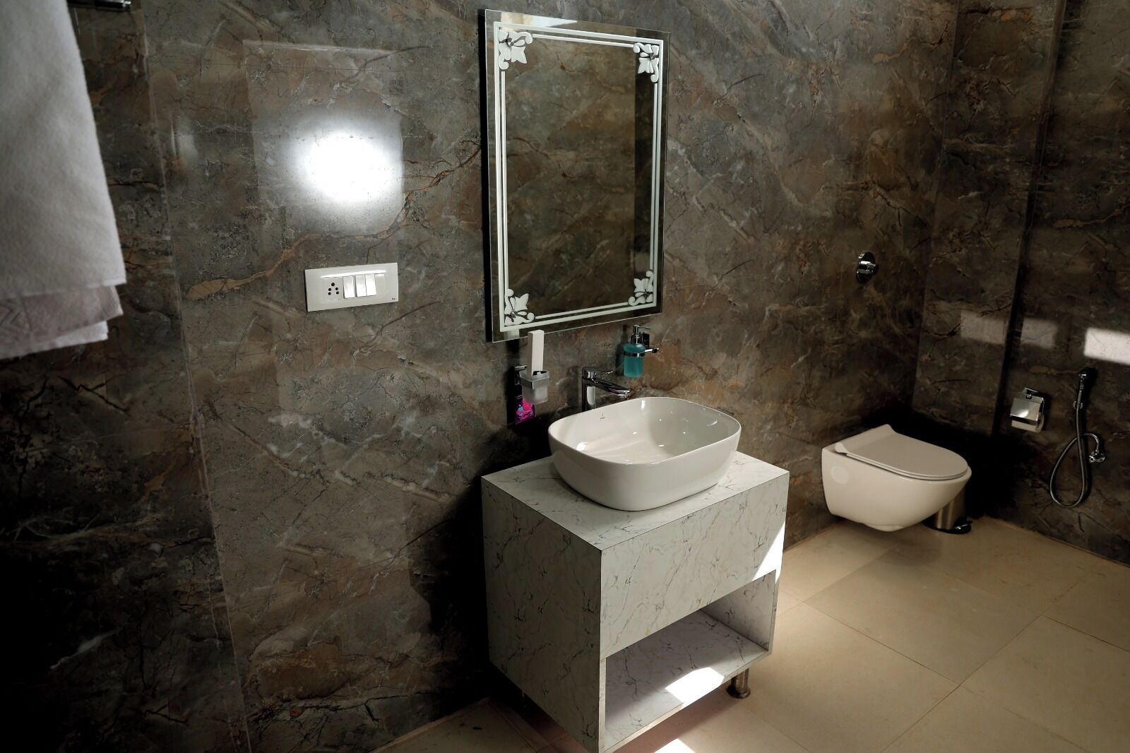 Junior Room | Bathroom | Shower, towels, soap, shampoo