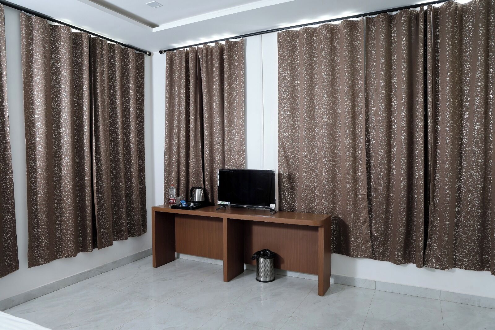 Deluxe Room | Desk, free WiFi