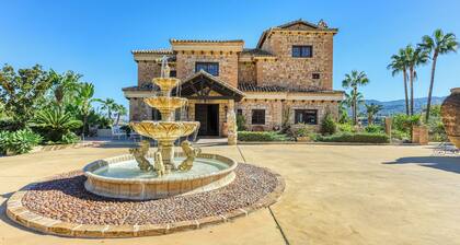 Stunning villa with an infinity pool and incredible views