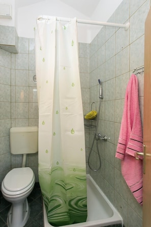 Apartment | Badezimmer | Dusche, Haartrockner