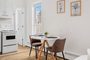 Kaffetrakter/tekoker, mikrobølgeovn, ovn og kokeplater