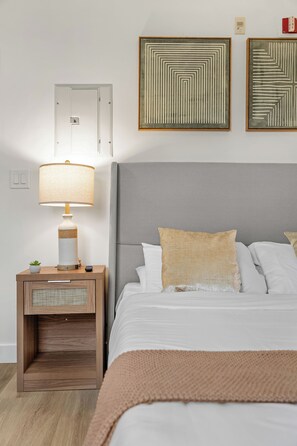 Iron/ironing board, free WiFi, bed sheets - Convention Centre Convenience - Wifi, Parking (Edmonton)