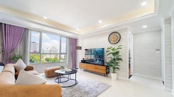Comfort Apartment, City View | Living area