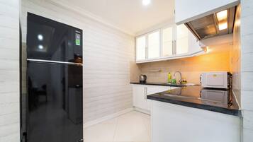 Comfort Apartment, City View | Private kitchen