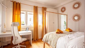 Deluxe Apartment, Balcony, City View | Blackout curtains, soundproofing, iron/ironing board, free WiFi