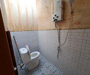Villa, Flussblick | Badezimmer