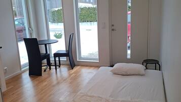 WiFi, bed sheets, wheelchair access