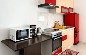 Coffee/tea maker, fridge, microwave, oven - 1 bedroom beautiful apartment in Sabunike (Sabunike)