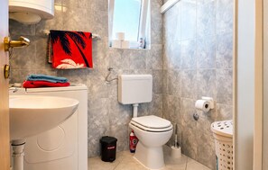 Shower, hair dryer - 1 bedroom beautiful apartment in Sabunike (Sabunike)