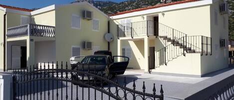 Apartment (Two Bedroom Apartment with Balcony an) | Exterior