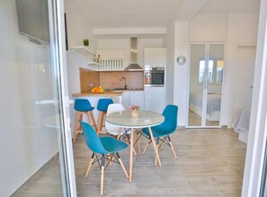 Apartment (One bedroom apartment with terrace) | Esszimmer