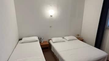 Apartment (One Bedroom Apartment with Terrace) | 7 bedrooms, free WiFi