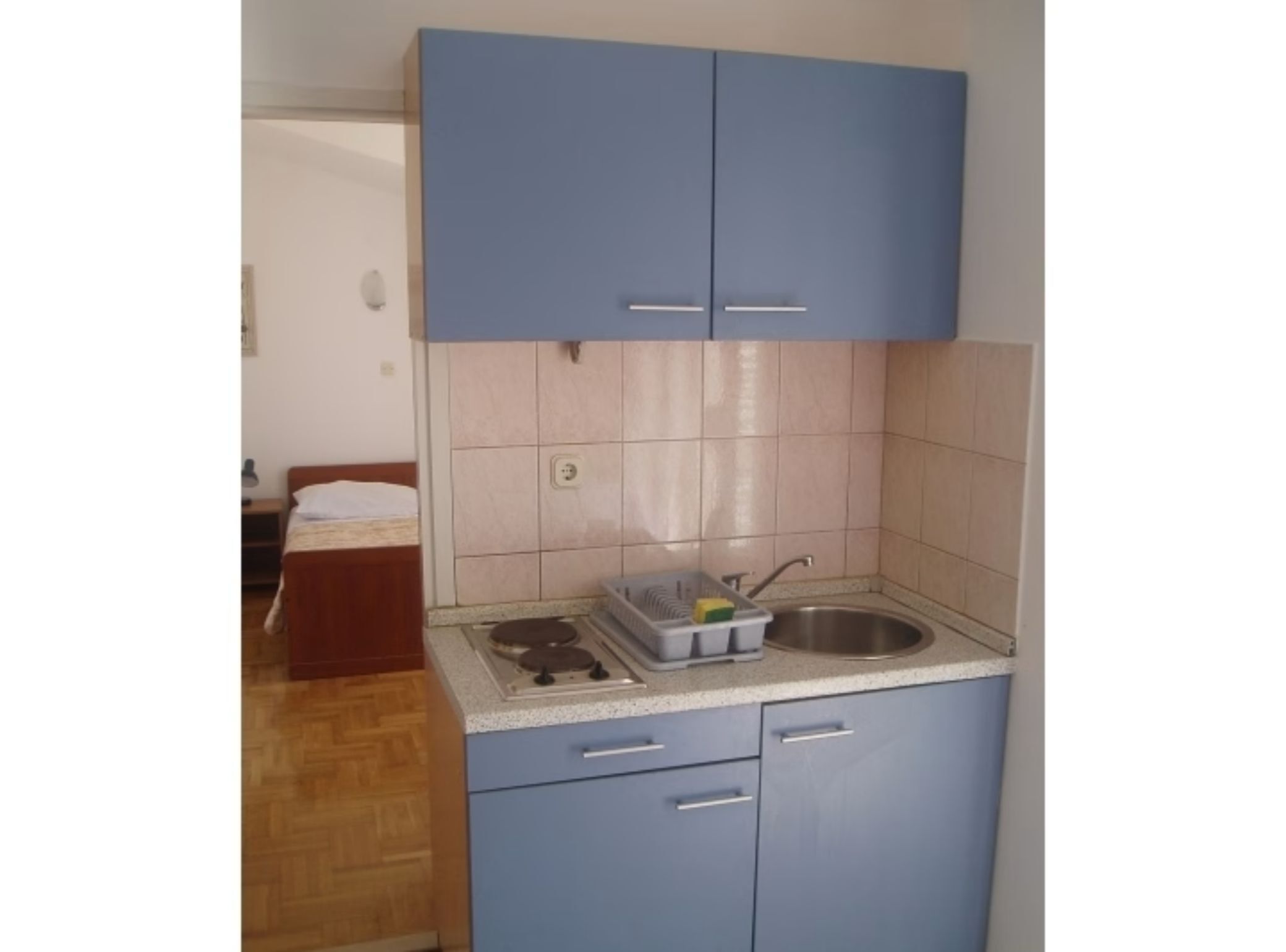 Apartment (One Bedroom Apartment with Sea View a) | Private kitchen | Fridge