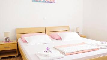 Apartment (Two Bedroom Apartment With Sea View a) | 5 bedrooms, cribs (surcharge), WiFi (free)