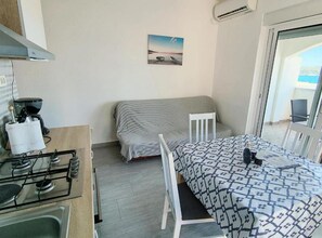 Apartment (Two Bedroom Apartment With Sea View A) | Wohnzimmer