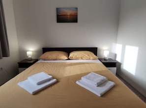 Apartment (Two Bedroom Apartment with Balcony an) | 2 bedrooms, cots/infant beds, free WiFi - Apartment Serenity (Ploce)