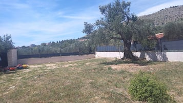 House (Holiday Home Sunny Retreat - With Ter) | Exterior