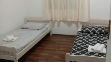 House (Holiday Home Sunny Retreat - With Ter) | 2 bedrooms, cots/infant beds