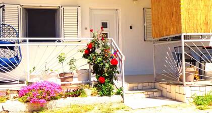 Holiday Home Sunny Retreat