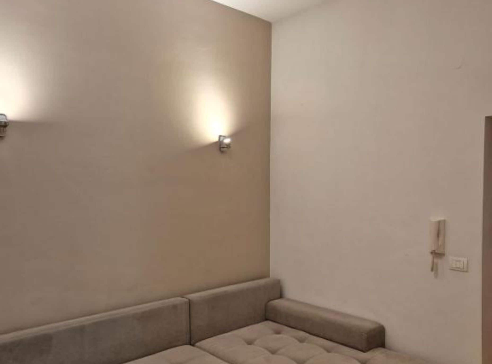 Apartment (Two Bedroom Apartment with Sea View a) | Wohnzimmer | 32-Zoll-Flachbildfernseher mit Kabelempfang