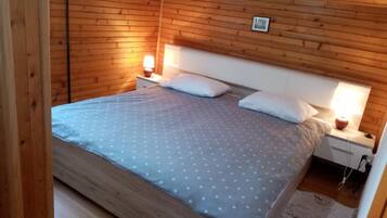Apartment (Two Bedroom Apartment with Balcony) | 2 bedrooms, cots/infant beds, free WiFi
