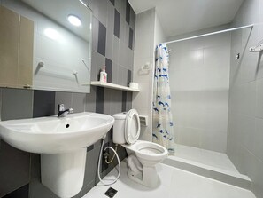 Condo, 1 phòng ngủ, phù hợp cho người khuyết tật, ban công | Phòng tắm