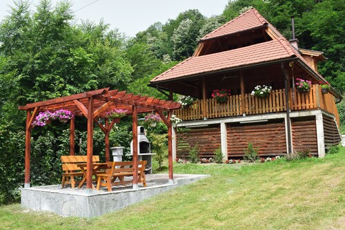 Wooden house  located in Vrhpolje 10 km from Ljubovija Macva district.