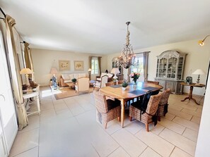Dining - Vrbo Property (Flaux)