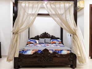 Deluxe Double Room | Free WiFi - The Cave Play & Pause (Delhi)