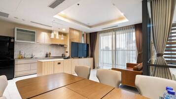 Comfort Apartment, City View | Dining