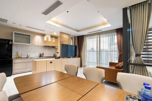 Comfort Apartment, City View | Dining - Thien Vi Lancaster D1 Walk to City Center (Saigon Ward)