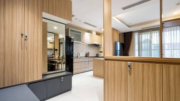 Comfort Apartment, City View | Private kitchen