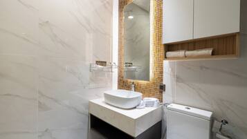 Comfort Apartment, City View | Bathroom
