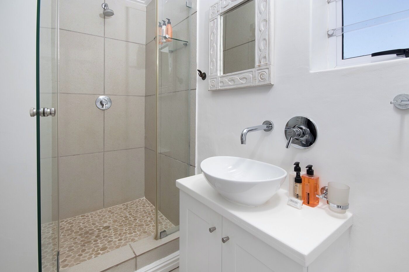 Deluxe Apartment, Beach View | Bathroom | Shower, hair dryer, bathrobes, towels