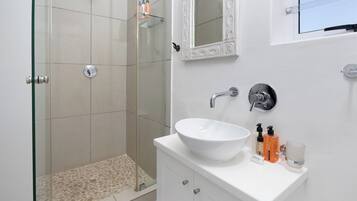 Deluxe Apartment, Beach View | Bathroom | Shower, hair dryer, bathrobes, towels
